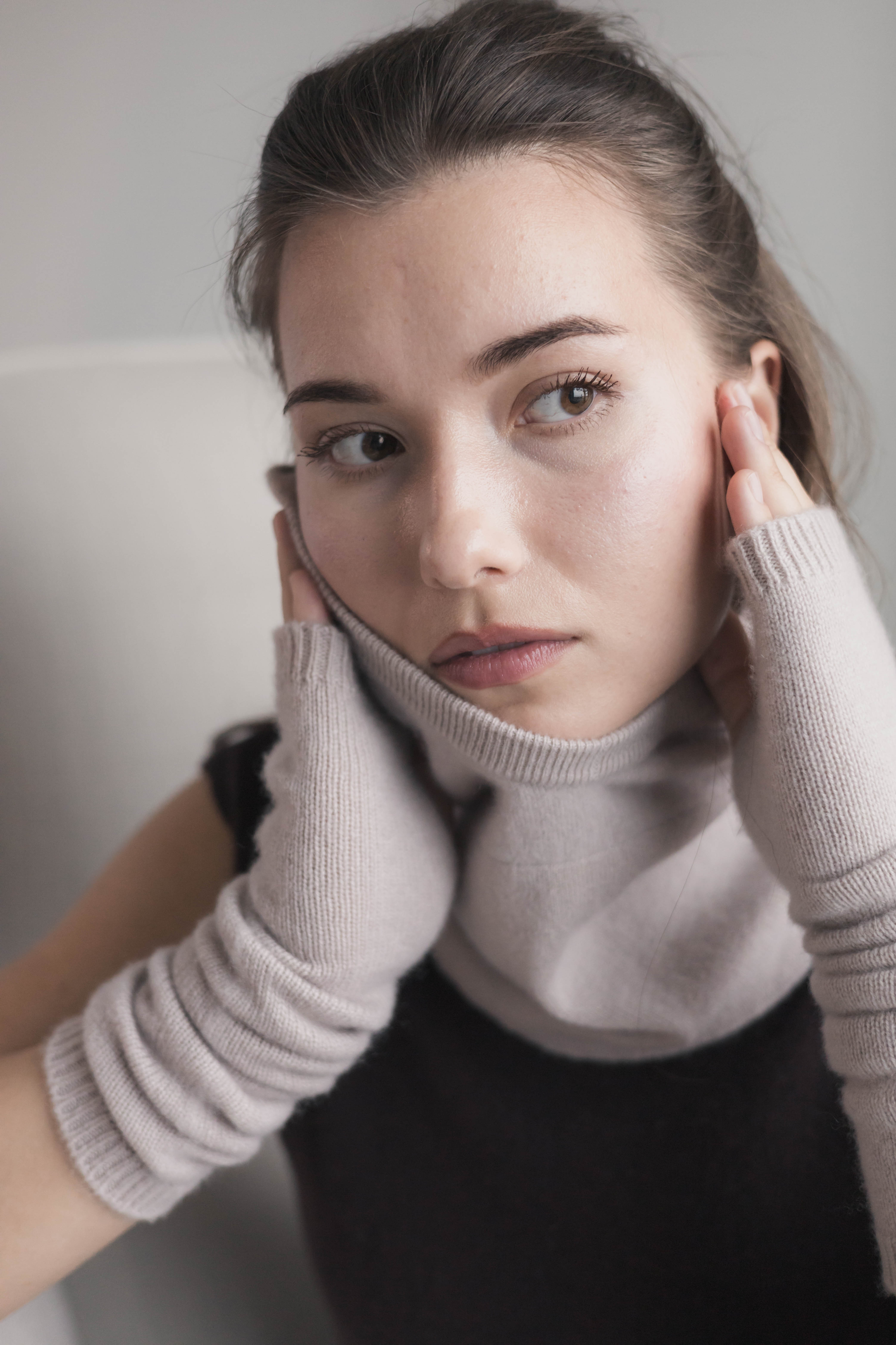 Cashmere Arm Warmers – Soft Knit Wrist Warmers – Fiora Muse